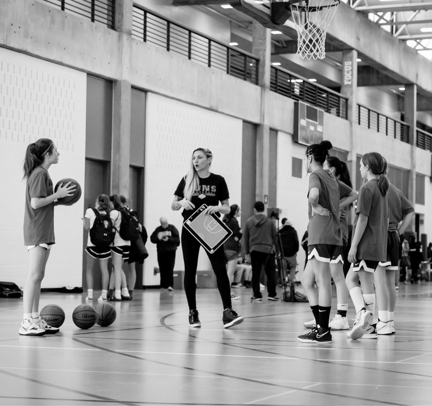 Aubrey Draves coaching female basketball players